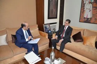 M. Hassan Boubrik présente le rapport d'activité de l'ACAPS au Chef du Gouvernement